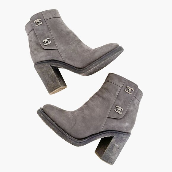 Chanel CC Turnlock Ankle Boots EU 38 US 7-7.5 Grey Suede High Block Heel Bootie - Picture 7 of 14